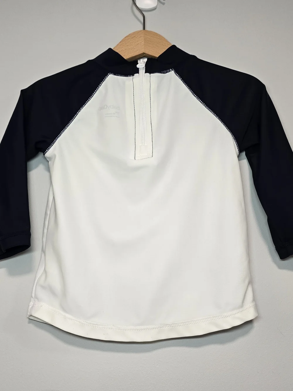 Gap Baby/ Kids Rashguard in White with Navy & Red Star 12-18M